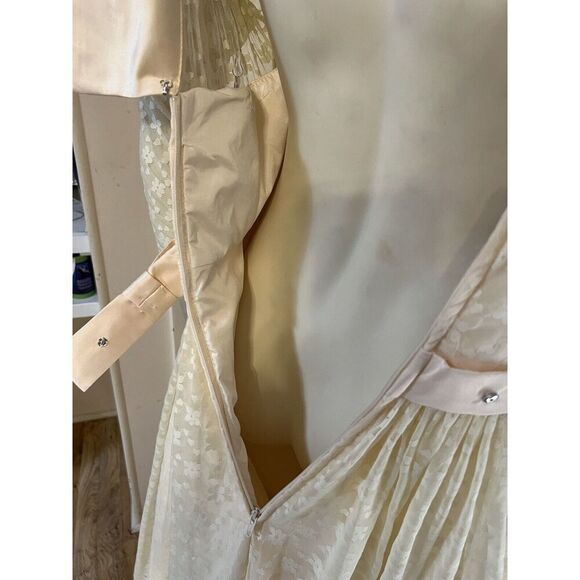 Unique Vintage Womens Large Peach Ivory Lace V-Back Formal Wedding Dress NWT - Picture 10 of 13